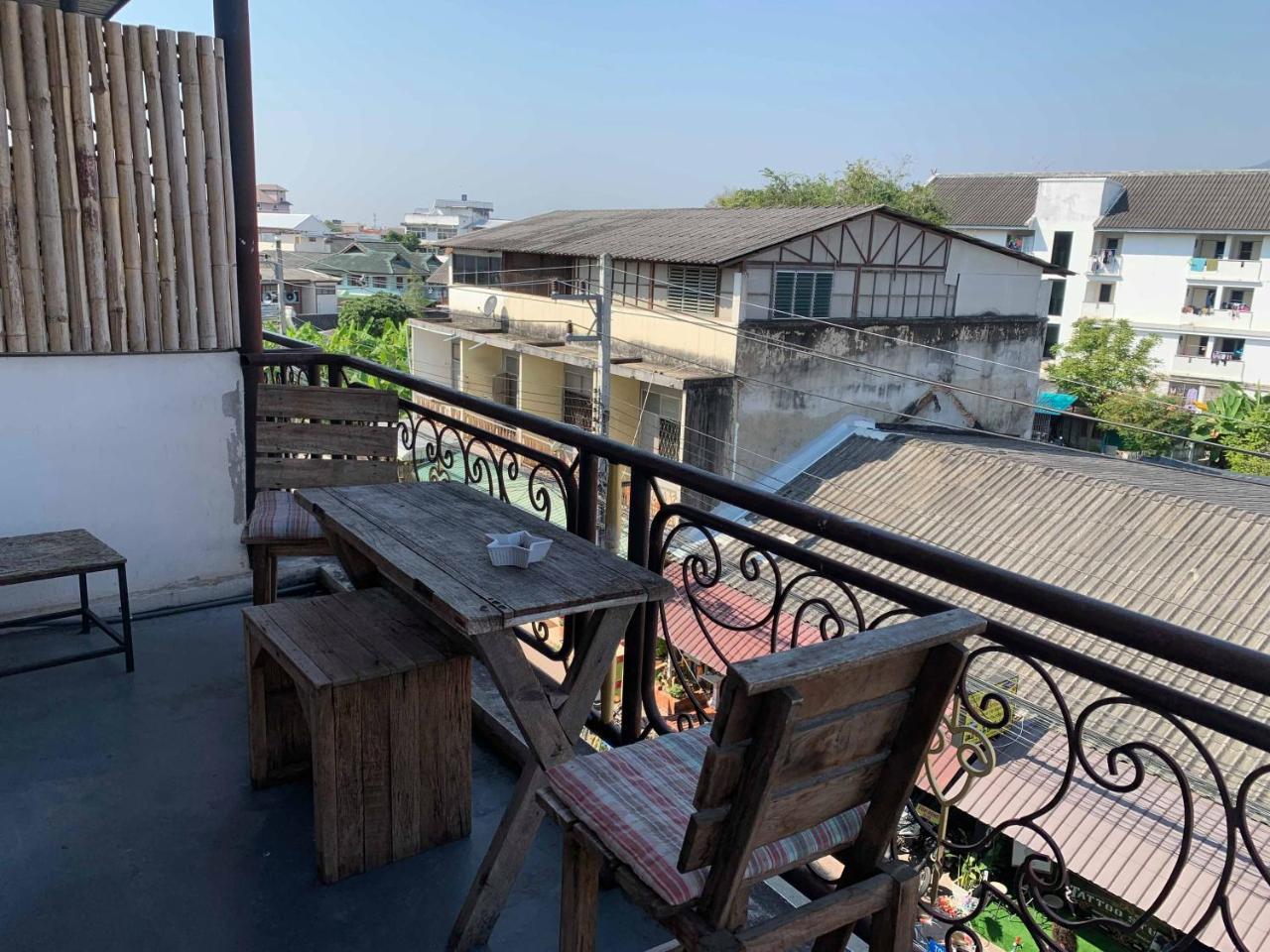 J Giant Hostel Chiang Mai Ngoại thất bức ảnh
